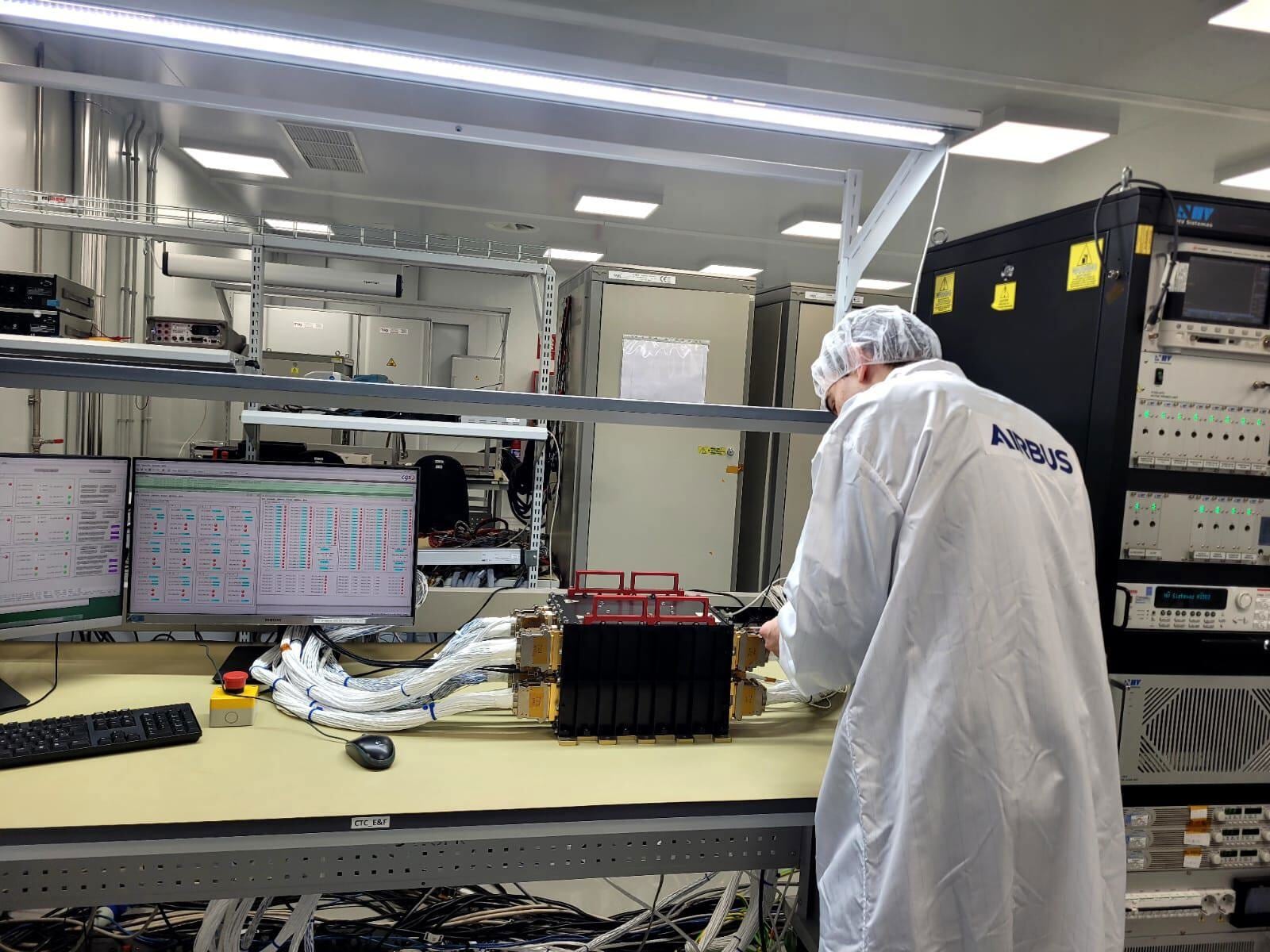 Unidad de Control Térmico como la que viajará en la nave Orión, en las instalaciones de Airbus Crisa, en Tres Cantos, Madrid.
EUROPA PRESS
26/3/2026