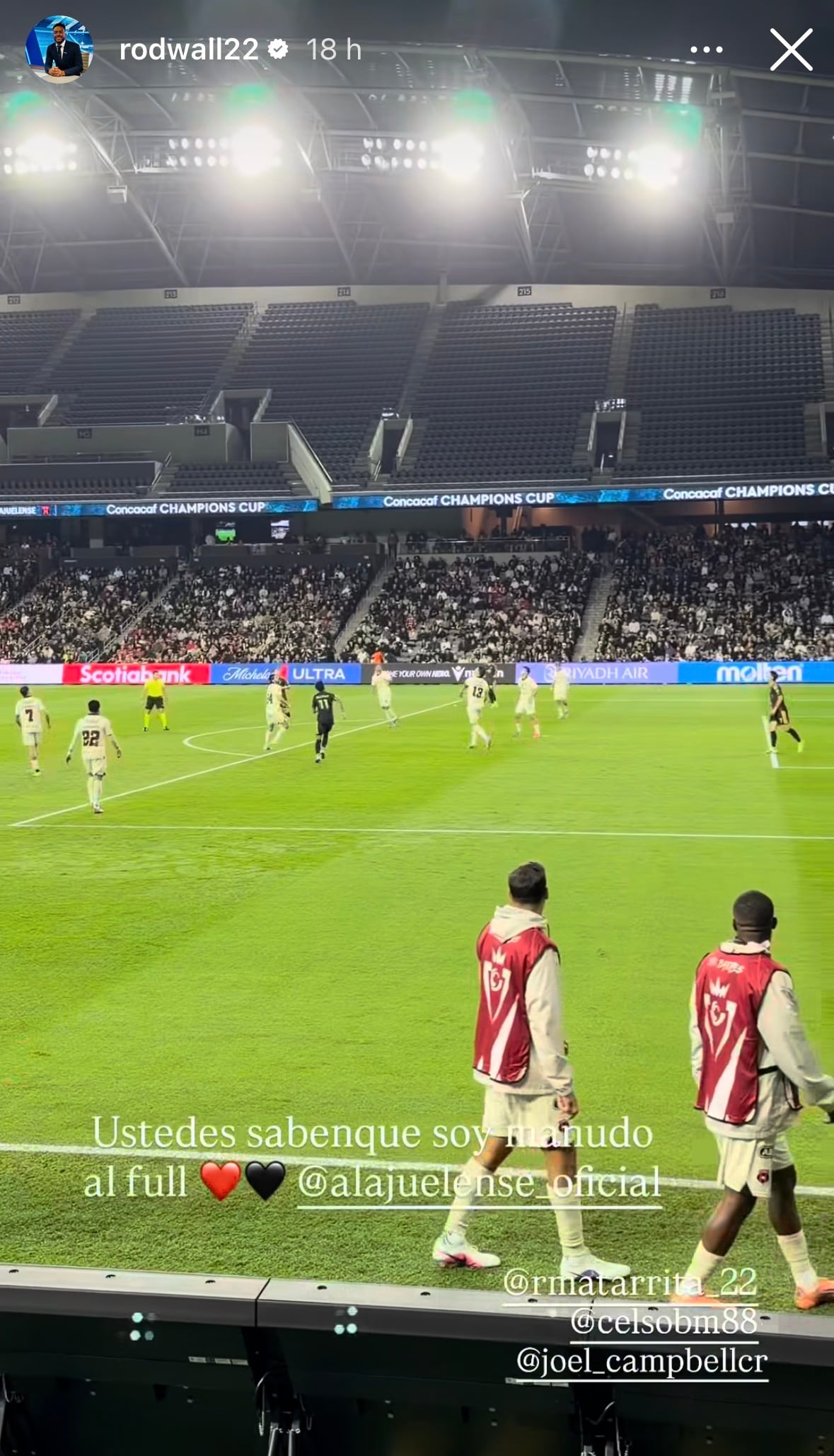 Rodney Wallace presenció el partido entre LAFC y Liga Deportiva Alajuelense en el BMO Stadium, en la Copa de Campeones de Concacaf.