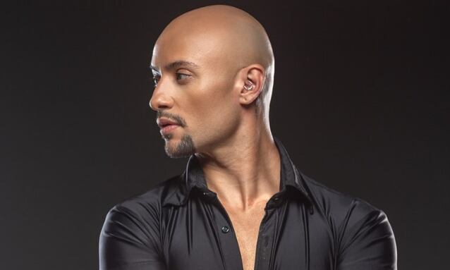 Michael Rubí, bailarín tico.