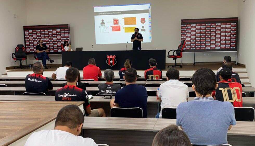 La Liga ofrece conversatorios con sus socios antes de la asamblea del 8 de mayo donde se votará si se construye o se descarta el nuevo estadio. Fotografía: Prensa Alajuelense