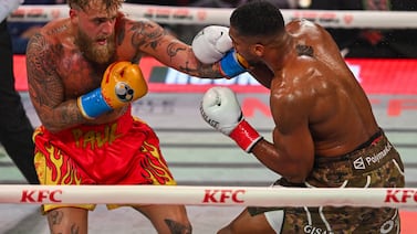 Tras nocaut y cirugía, Jake Paul presume millonaria bolsa y varios lujos dentro de un avión privado