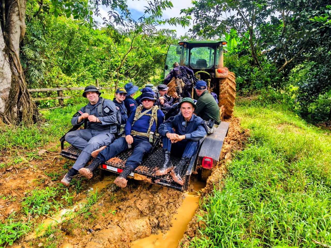 La Fuerza Pública incursiona al cerro Conchudita en un chapulín, lo que permite acortar a 60 minutos, el recorrido que antes hacían en cinco o más horas.