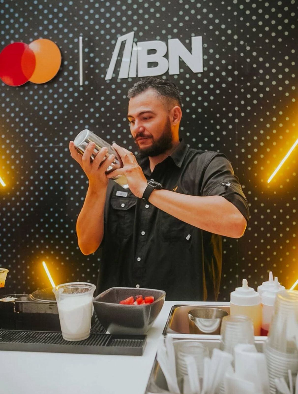 En 2019 Kenneth Flores fundó su marca Cocktails Drinks & More.