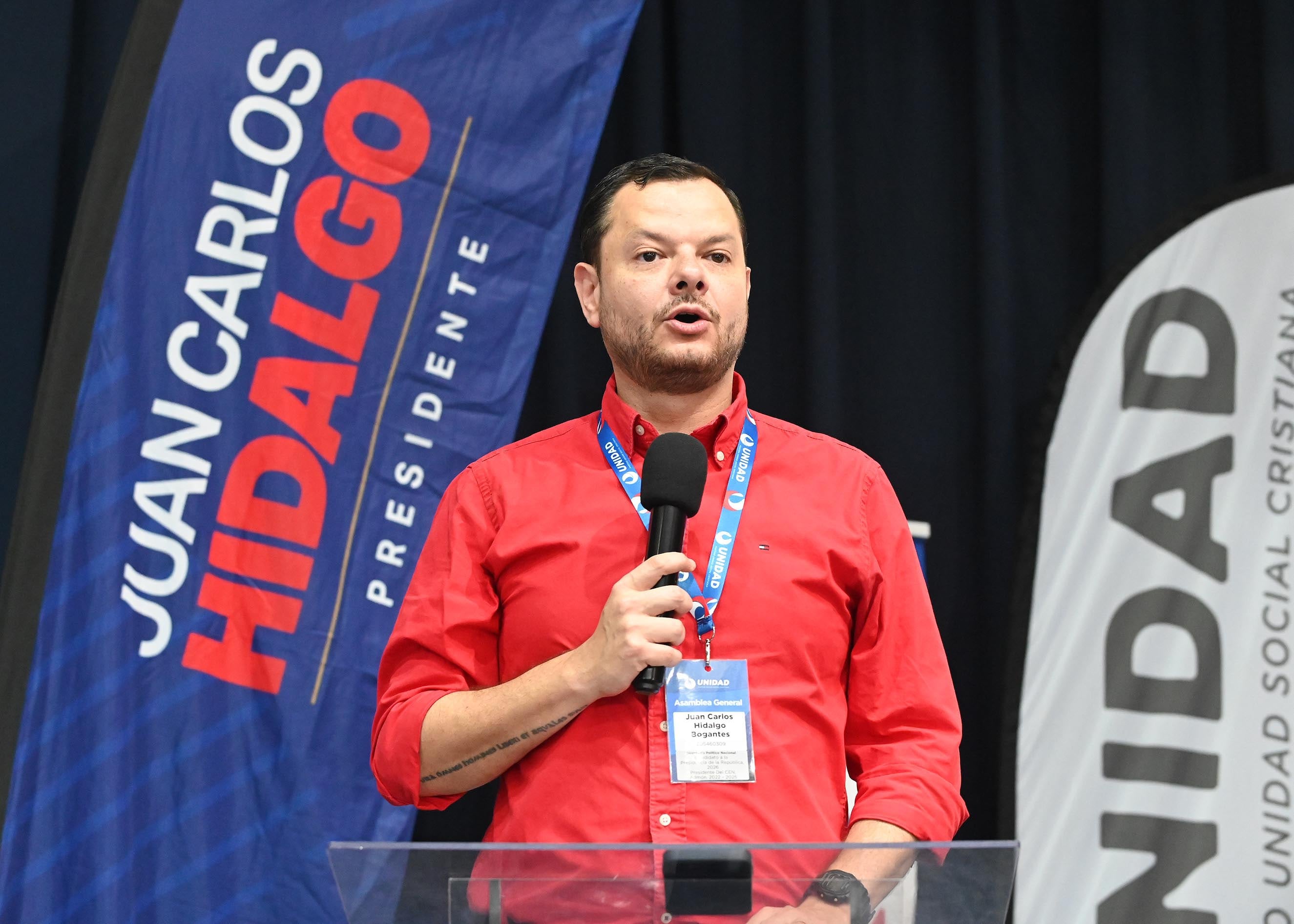 Juan Carlos Hidalgo, candidato presidencial del PUSC, expulsó a cinco diputados de su campaña luego de que votaran en contra de levantar la inmunidad al presidente Rodrigo Chaves en el marco del caso conocido como BCIE-Cariñitos.