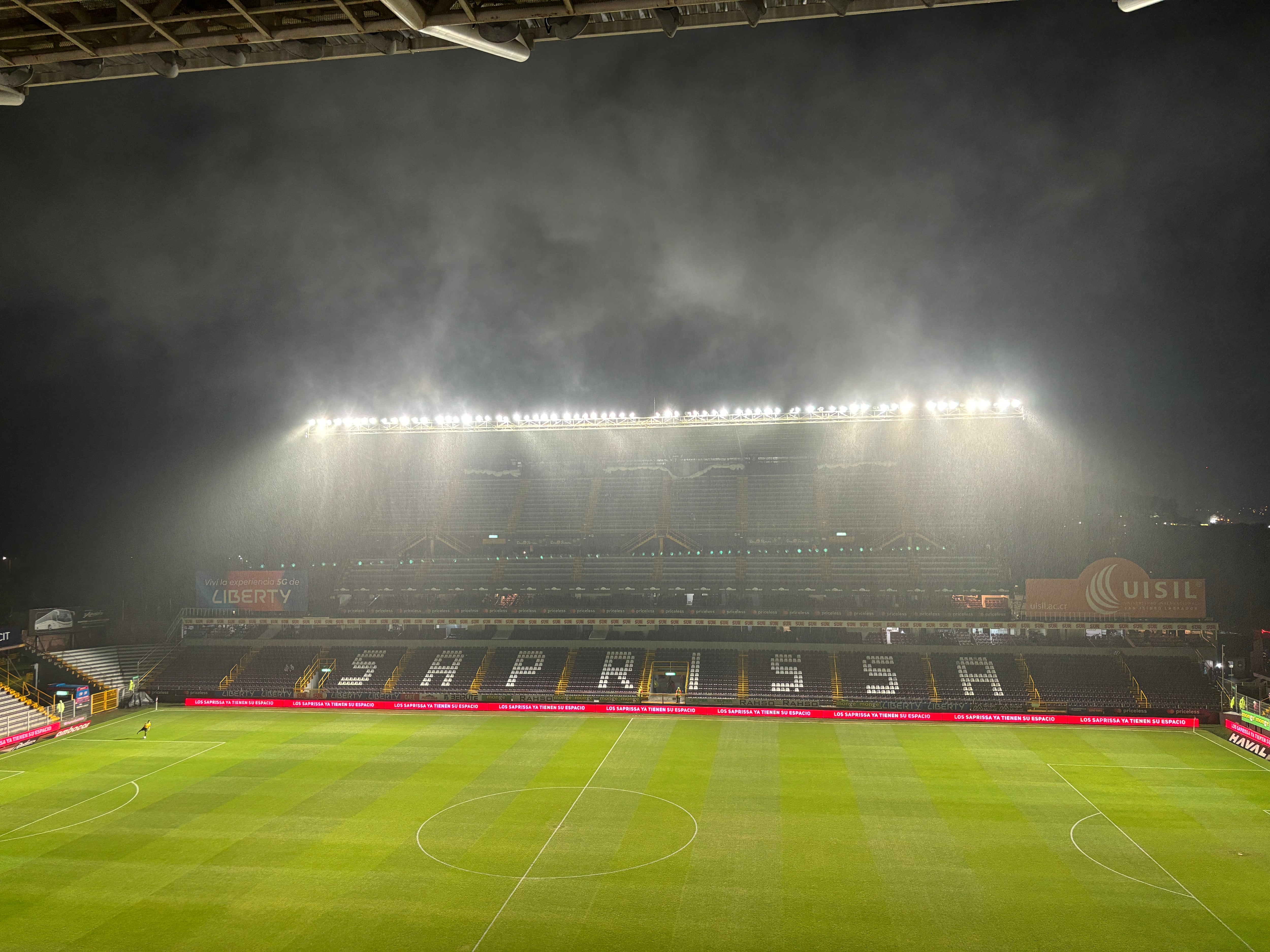 Así luce el Estadio Ricardo Saprissa dos horas antes del clásico nacional entre Saprissa y Liga Deportiva Alajuelense.