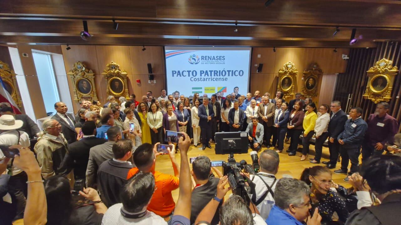 Las bancadas del PLN, FA y CAC firmaron el Pacto Patriótico con sindicatos y otras organizaciones sociales.
