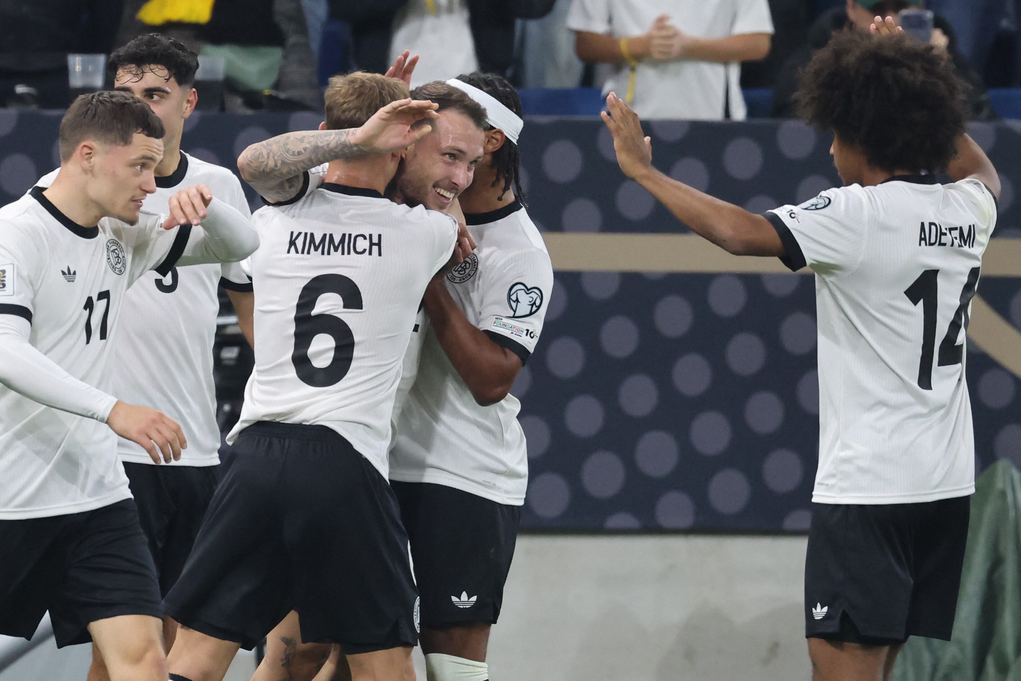 El defensor alemán David Raum celebra tras iniciar el camino de la goleada ante Luxemburgo en la zona clasificatoria de la UEFA rumbo al Mundial de fútbol 2026.