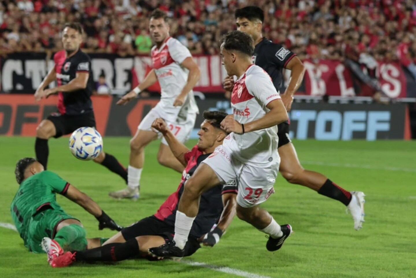 Keylor Navas volvió a ser figura con Newell's Old Boys.