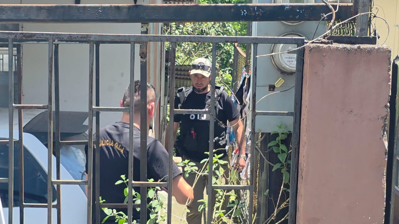 Agentes judiciales buscaron evidencias como dispositivos electrónicos, relacionados con la investigación por el delito de amazas graves.