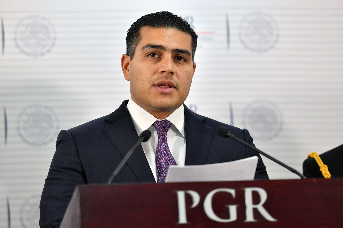 (FILES) In this file photo taken on April 01, 2017 the director of the Criminal Investigation Agency (AIC) of the Attorney General's Office (PGR) Omar Hamid Garcia Harfuch speaks about the arrest of a gang of kidnappers in Veracruz, during a press conference at the Attorney General of the Republic (PGR) building in Mexico City. - Mexico City's security chief Omar Hamid Garcia Harfuch was wounded in a gun attack on June 26, 2020 in which two of his bodyguards and a woman passerby were killed, Mayor Claudia Sheinbaum said. (Photo by YURI CORTEZ / AFP)