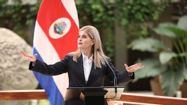 Cinco minutos para hablar y sin celulares: así será la reunión de Laura Fernández sobre el Acuerdo Transpacífico
