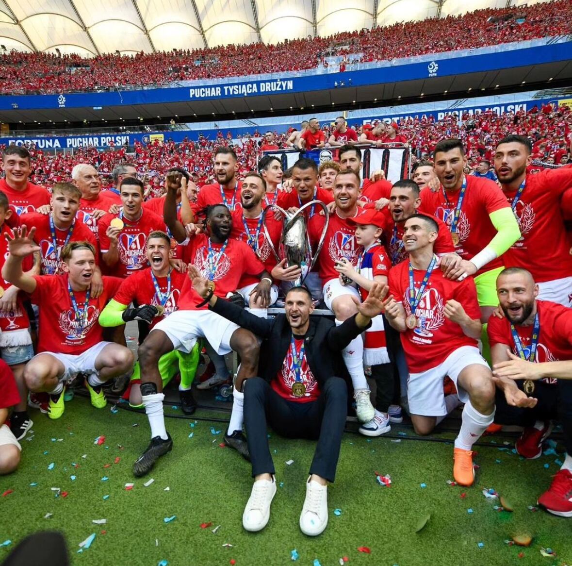 Albert Rudé festejó la obtención de la Copa de Polonia con Wisla Cracovia.