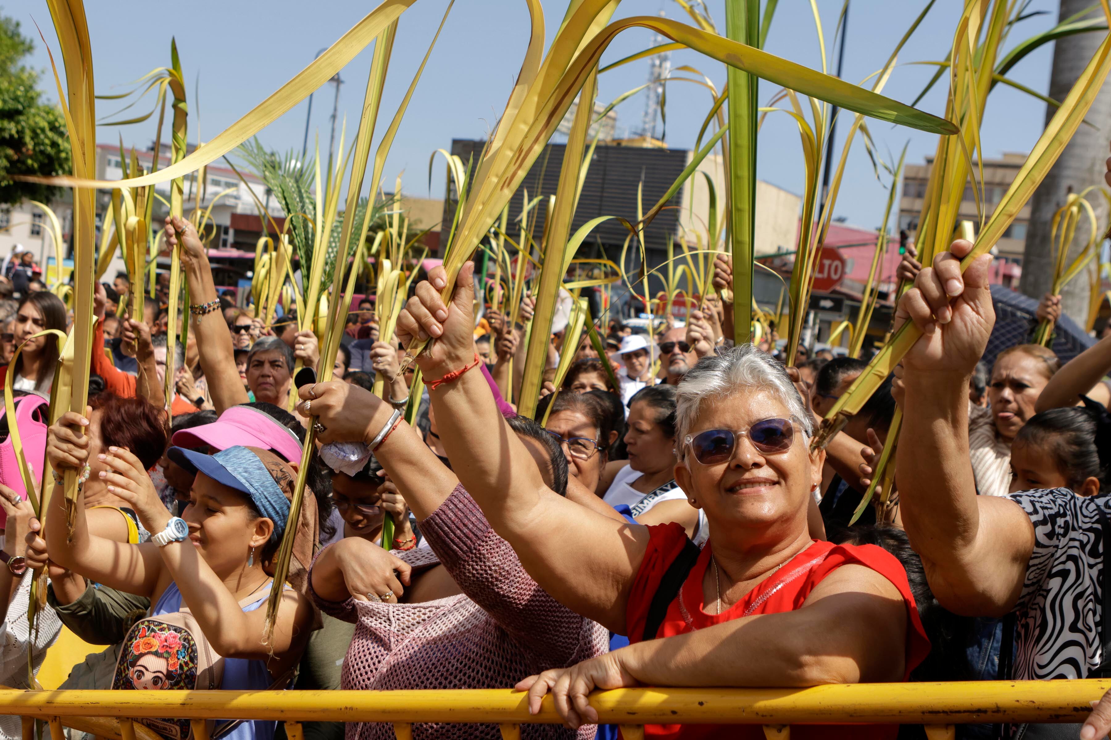 24/03/2024. Catedral Metropolitana, San José. Hora: 10:30 a.m. Misa Solemne de la Pasión del Señor presidida por el arzobispo de San José, moseñor José Rafael Quirós. En la foto, Cristian Campos. Fotos: Mayela López