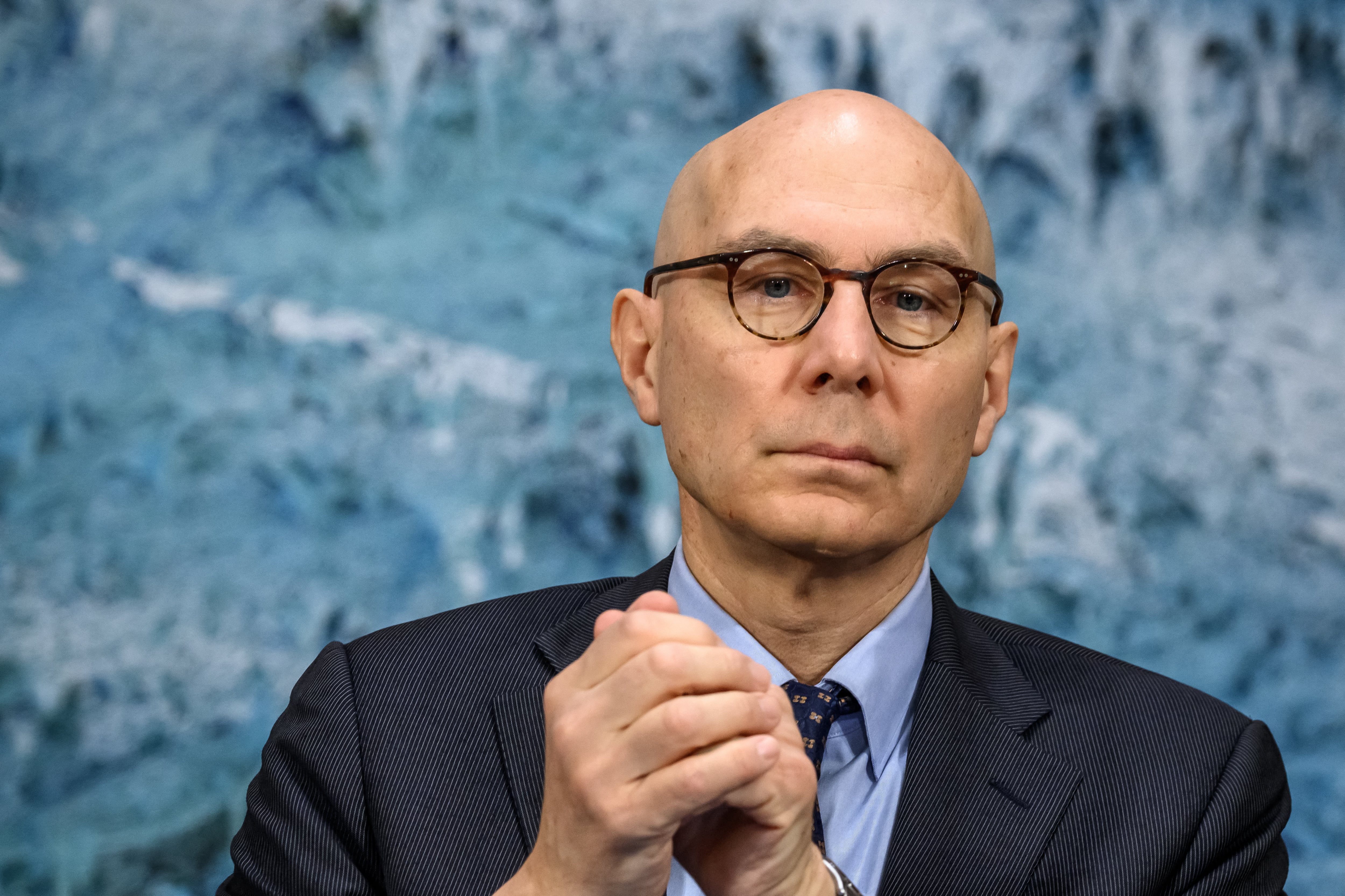 El Alto Comisionado de las Naciones Unidas para los Derechos Humanos, Volker Turk, observa la apertura del 61.º período de sesiones del Consejo de Derechos Humanos de la ONU en la oficina de las Naciones Unidas en Ginebra, el 23 de febrero de 2026. Los derechos humanos están siendo objeto de un "ataque a gran escala en todo el mundo", advirtió el secretario general de las Naciones Unidas, Antonio Guterres, el 23 de febrero de 2026, y los más poderosos suelen liderar la ofensiva.