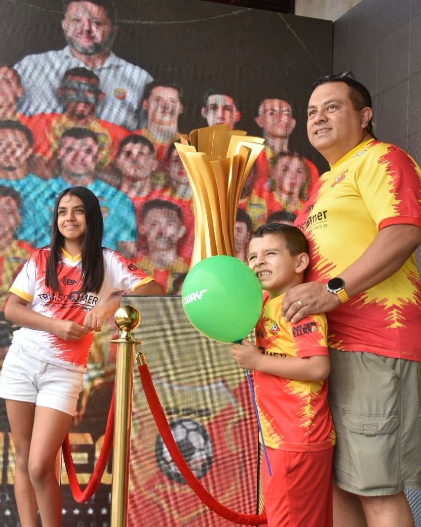 Herediano
Jafet Soto
Actividad del Herediano con los aficjonados en el sector comercial del estadio Eladio Rosabal Cordero
30 de mayo del 2026
Fotografía: Herediano