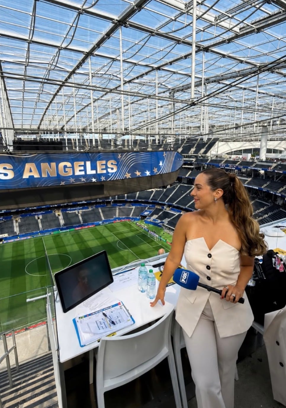 Lorena Troncoso está como periodista destacada de Fox en el Mundial 2026, pero en el partido entre Turquía y Estados Unidos le tocó narrar ante una 'emergencia' en la transmisión en vivo.