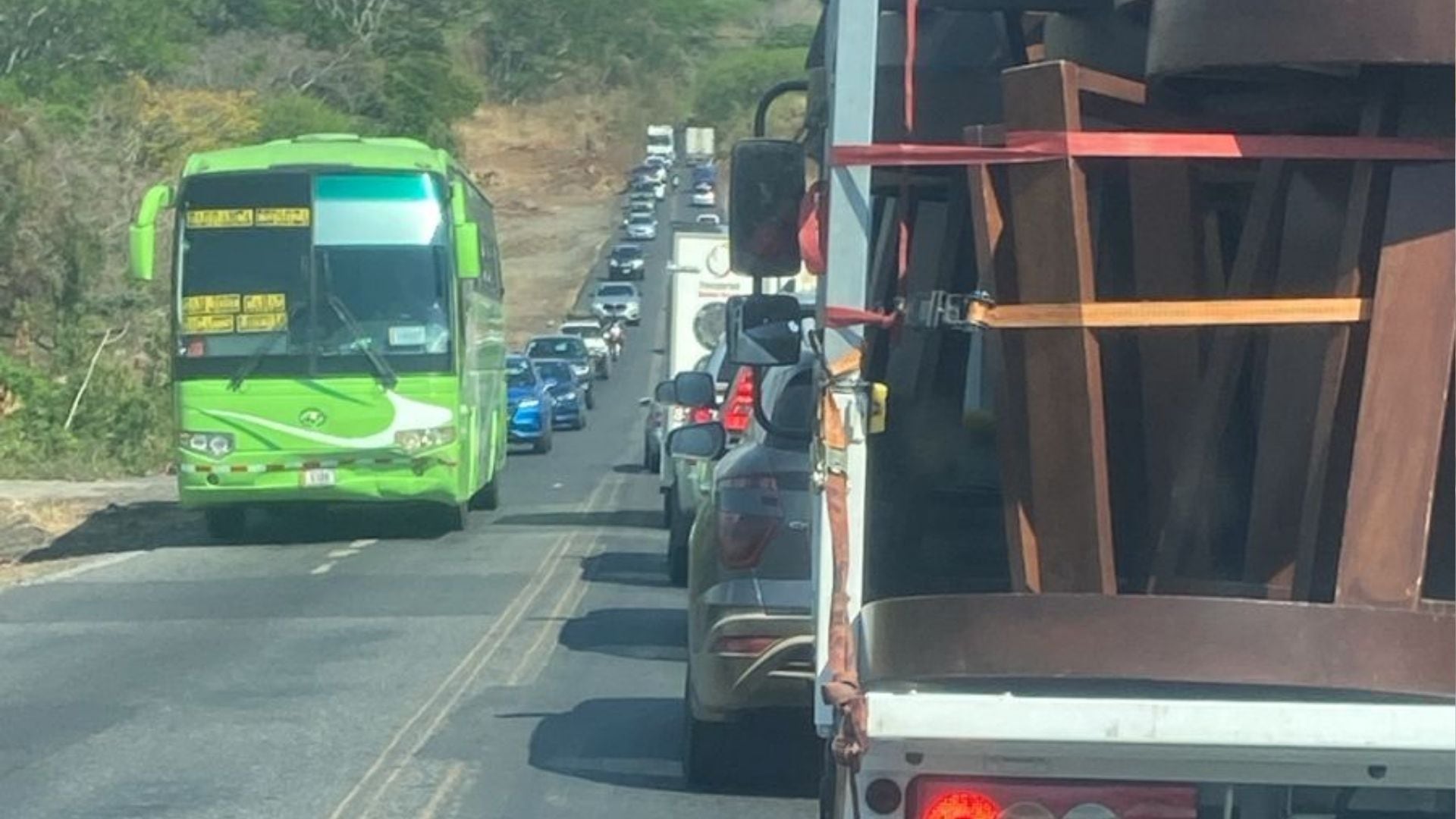 Usuarios reportan largas presas en la ruta 1.