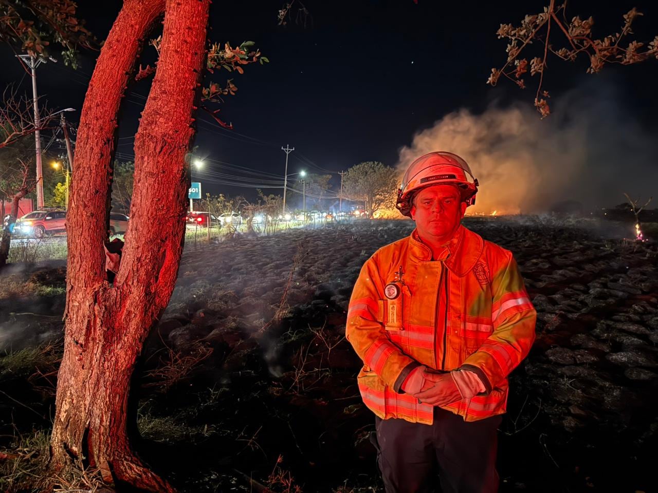 Andrés Acuña Morera, subjefe de la estación de Bomberos Belén, confirmó a La Nación que el fuego está controlado.