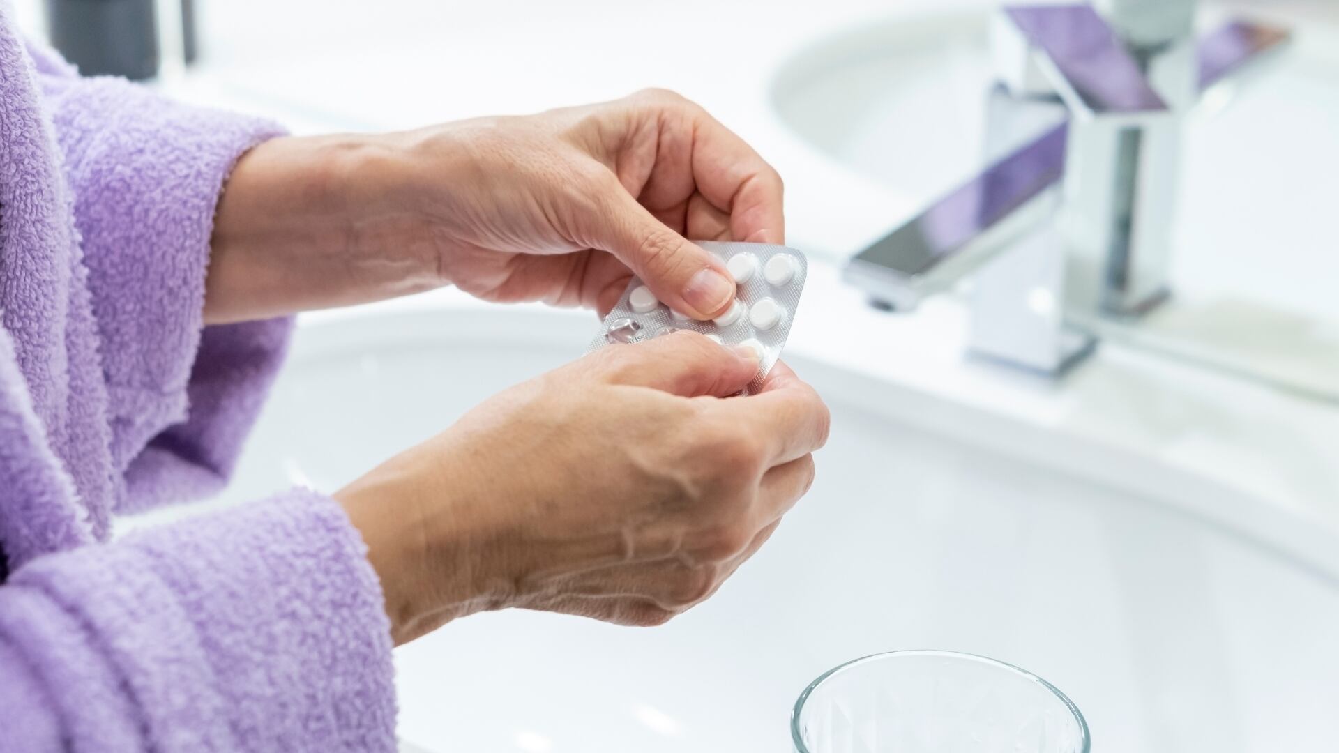 La presentación de los estrógenos suele ser en pastillas, mientras que la de la progesterona suele ser en geles. Ambos deben aplicarse al mismo tiempo.