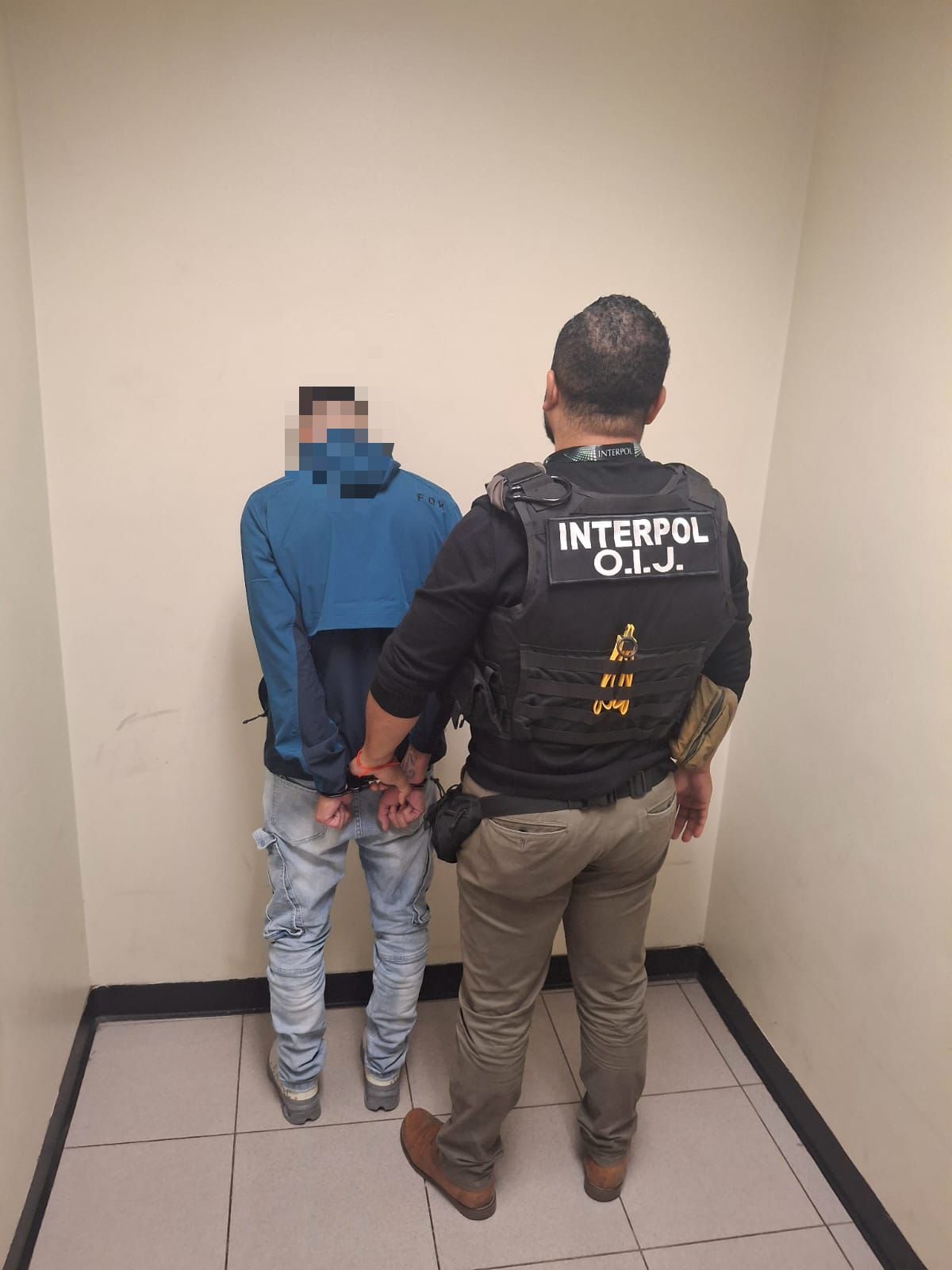 Un sujeto conocido como Mongo, segundo al mando en la organización criminal de alias Churro, fue detenido en el aeropuerto Juan Santamaría cuando iba a tomar un vuelo hacia Colombia.