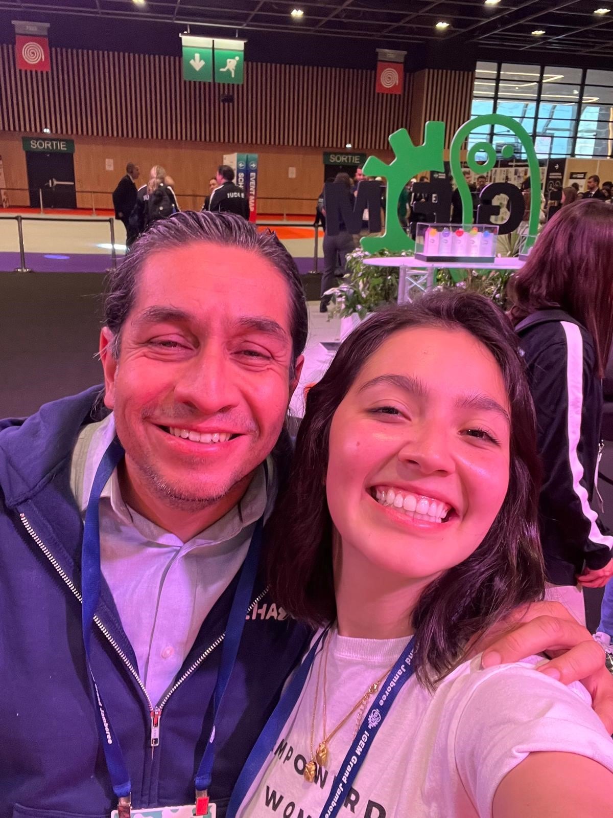 María José Durán, primera costarricense que cursa un doctorado en Bioingeniería en el MIT, en sus años en el TEC, en Costa Rica, junto a su profesor y mentor, de nombre David.