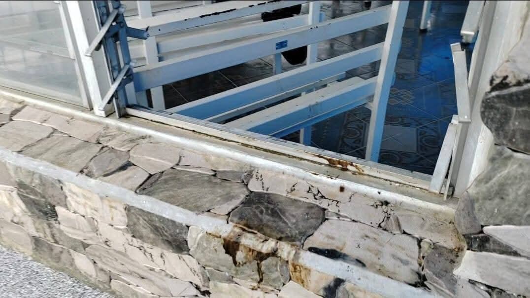 Ventanal sin celosías del cementerio de Pacayas.