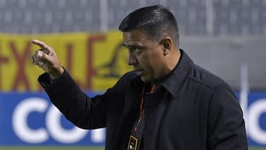 (Video) ¡Escándalo! César Farías la emprende a gritos contra periodista y discusión casi acaba en golpes