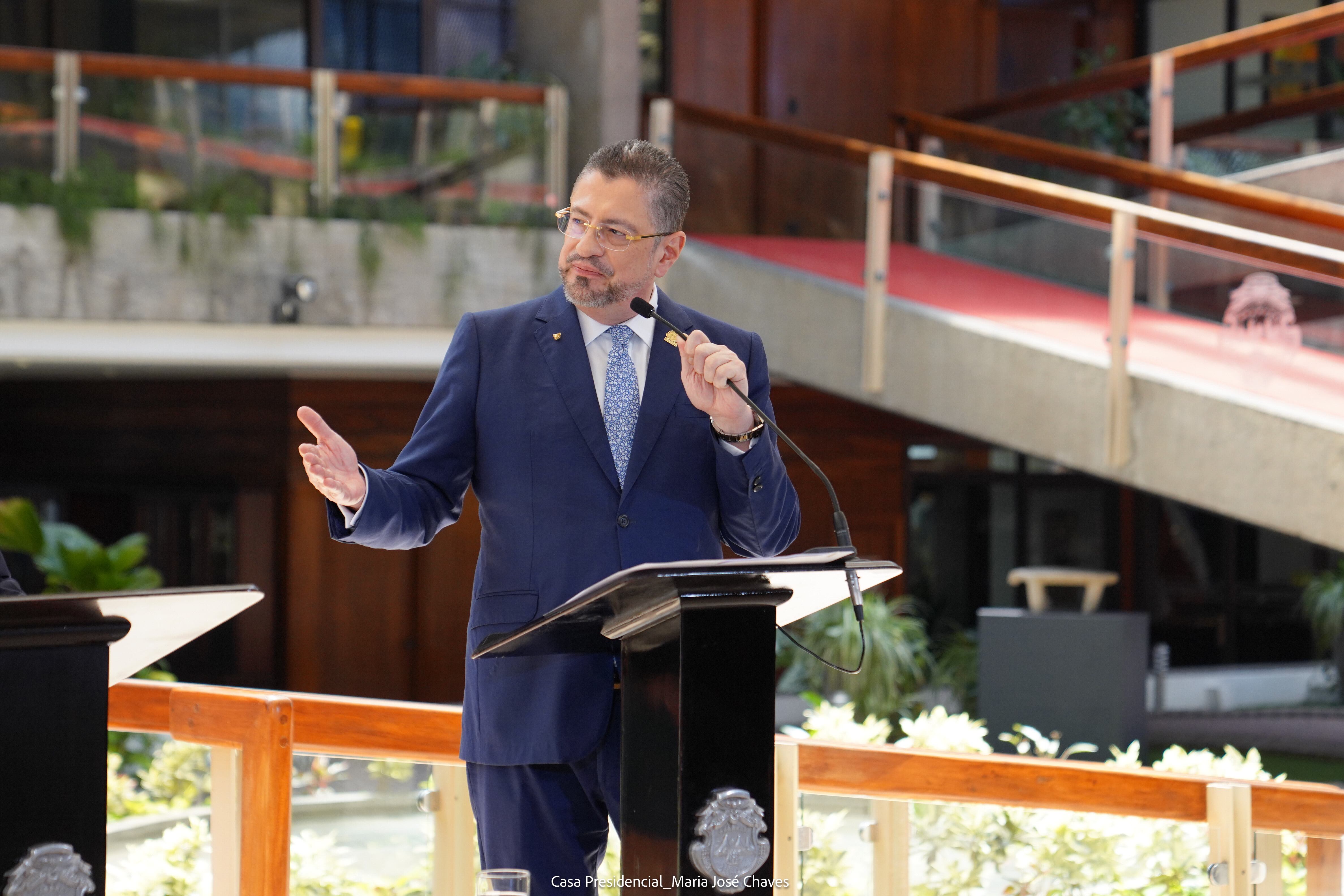 Rodrigo Chaves en conferencia de prensa