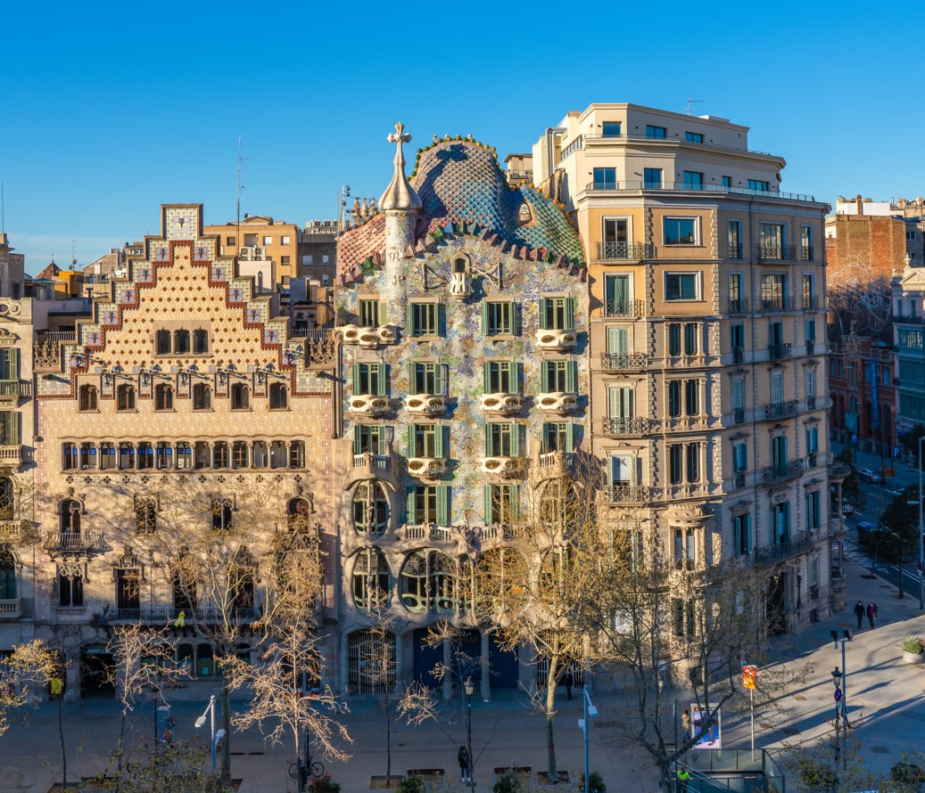 La Casa Batlló es uno de los íconos de Barcelona; fue creada por Antoni Gaudí.
