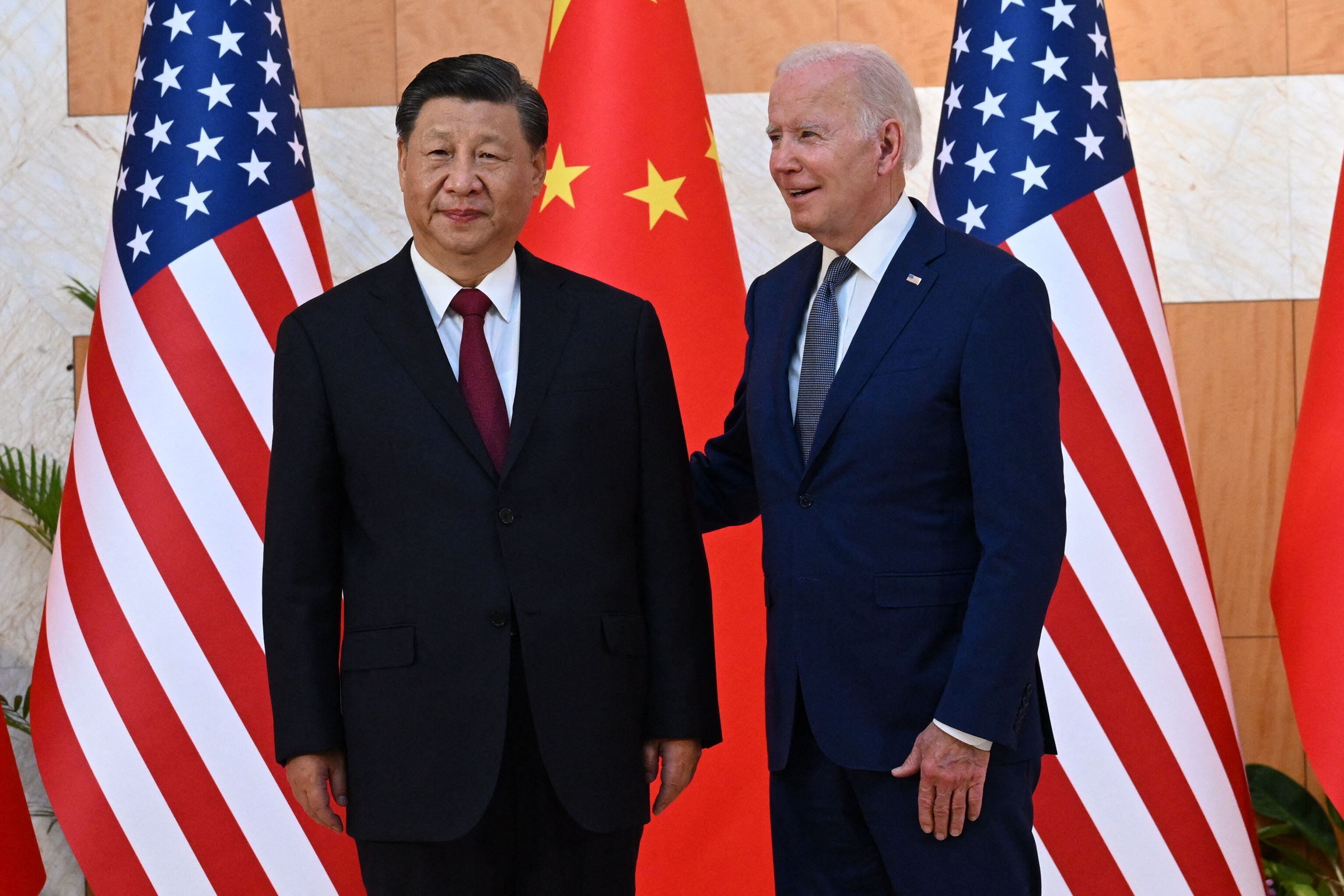 Xi Jinping, presidente de China, y Joe Biden, presidente de los Estados Unidos, conversaron durante la reunión del G20 en la isla de Bali, en noviembre de 2022. Foto: Saul Loeb / AFP