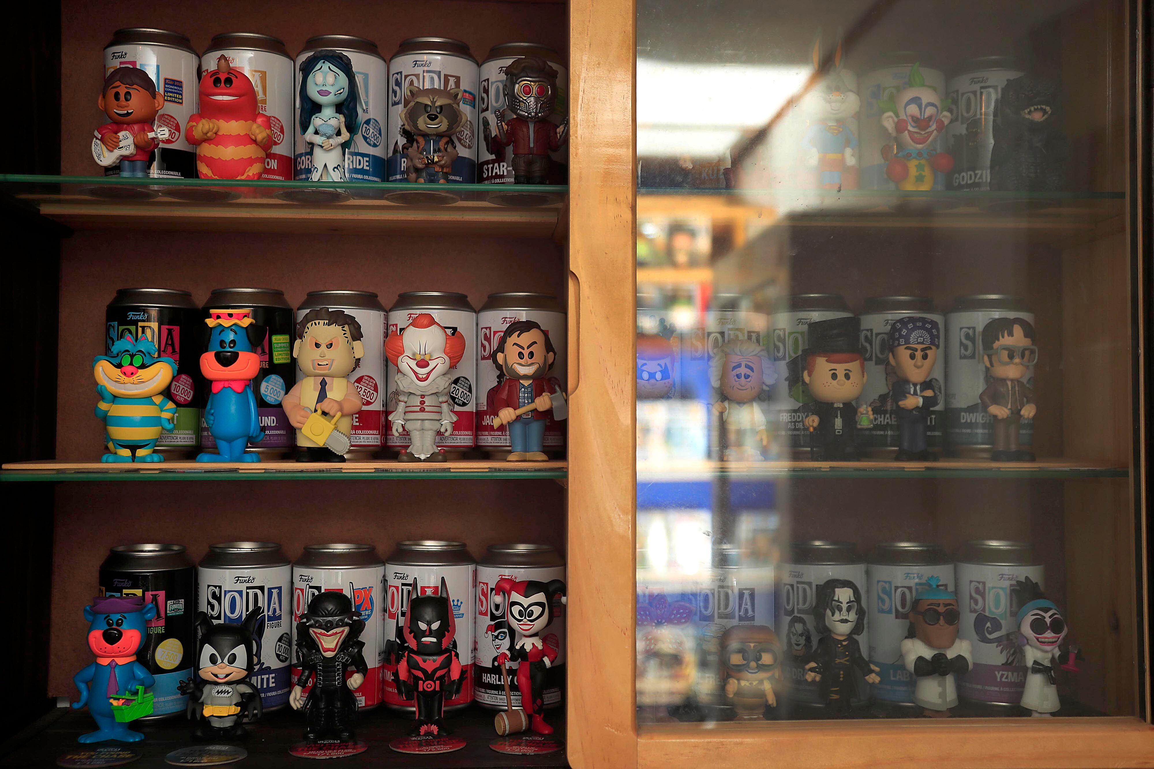 12/09/2023 Concepción de Tres Ríos. Victor Céspedes mostró su colección y principalmente el Big Boy, el primero de los funkos, así como otros de gran valor económico por ser de las primeras y exclusivas series que se lanzaron.