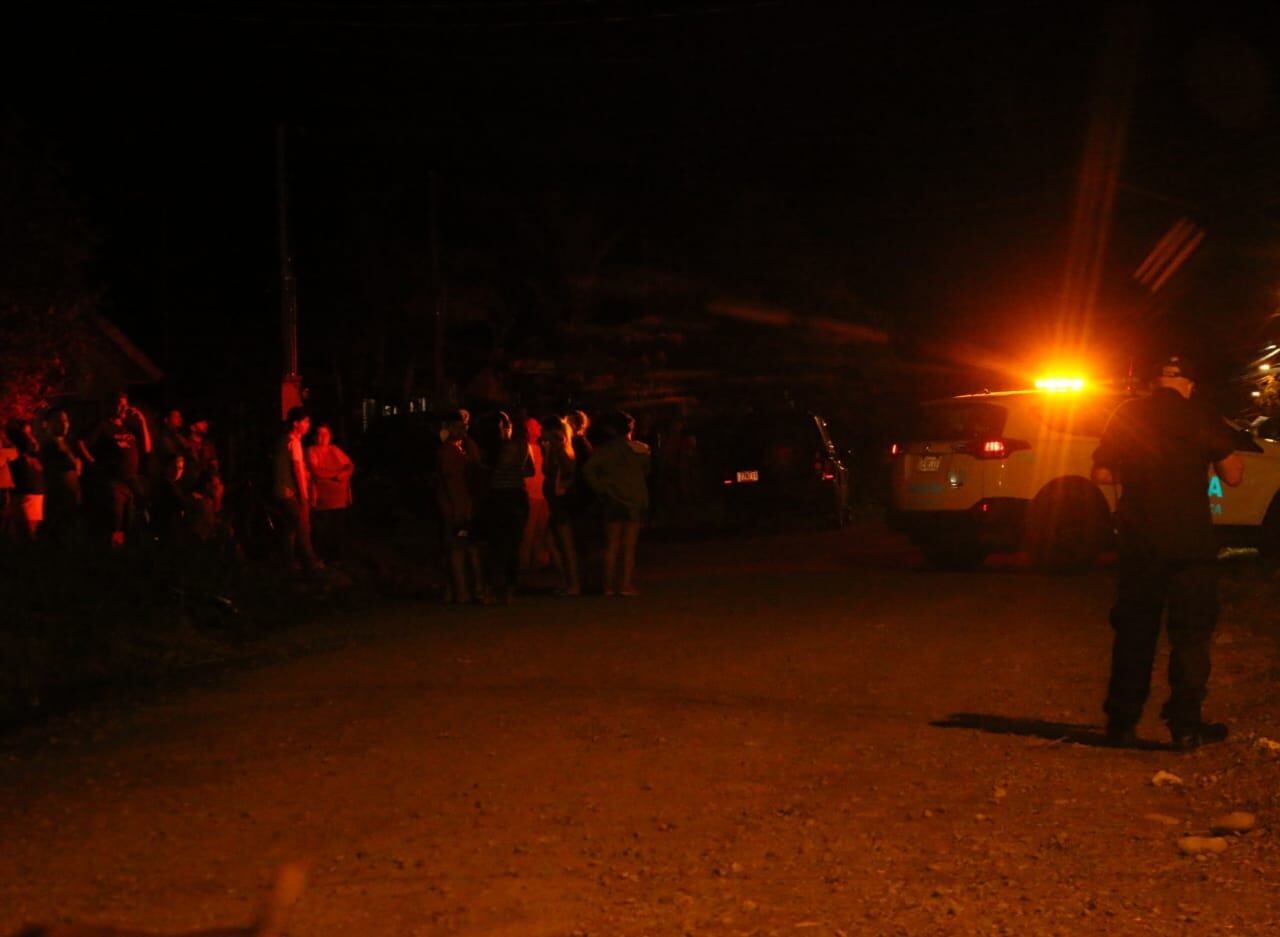 Entre los más recientes homicidios está el que cobró la vida de un muchacho de 22 años el pasado domingo en Liverpool de Río Blanco, Limón. Foto: Reiner Montero.