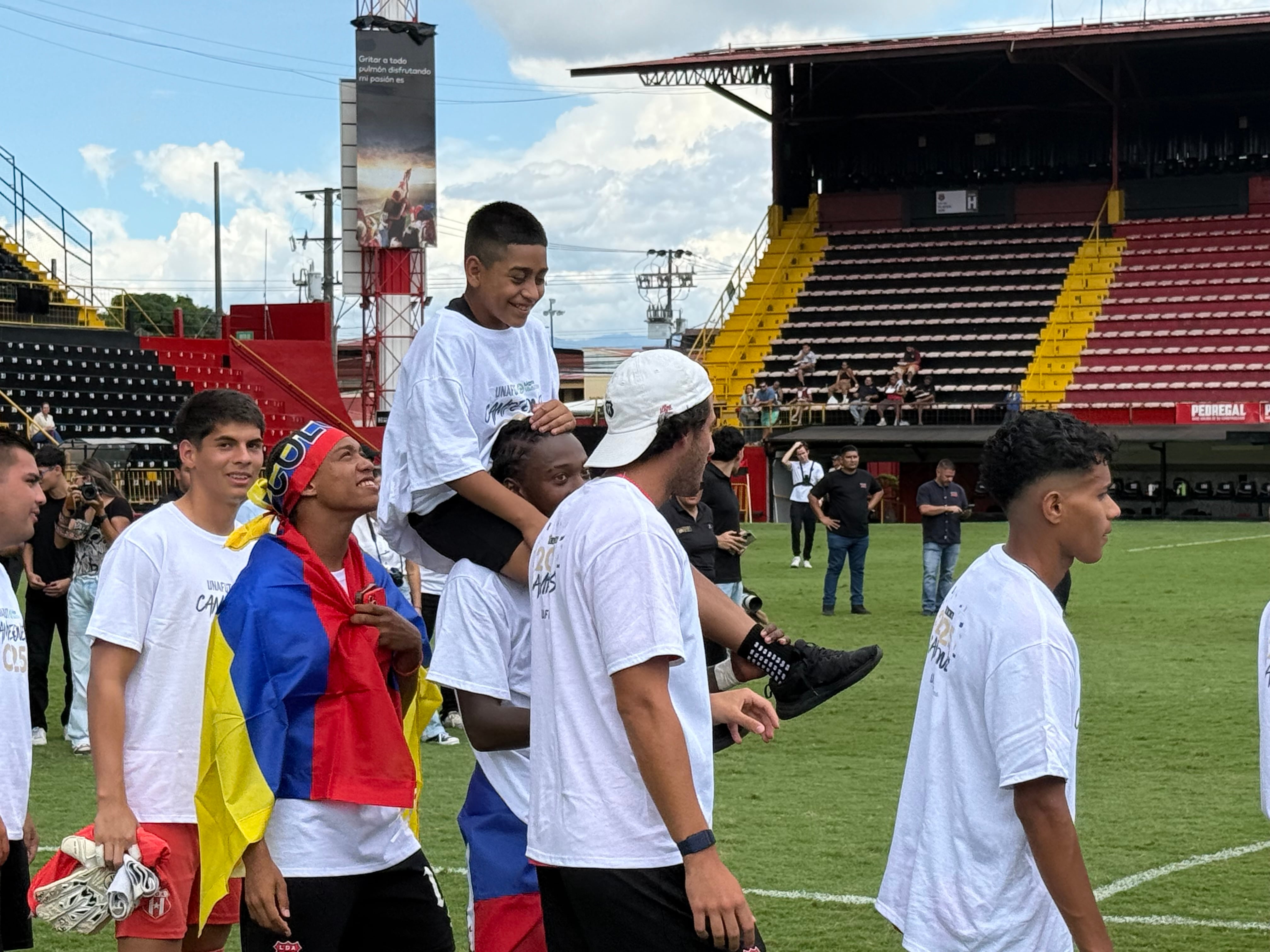 Joshua Monestel, más conocido en Liga Deportiva Alajuelense como "Miguelito", comparte con Juan David Nazarith y Tristan Demetrius.