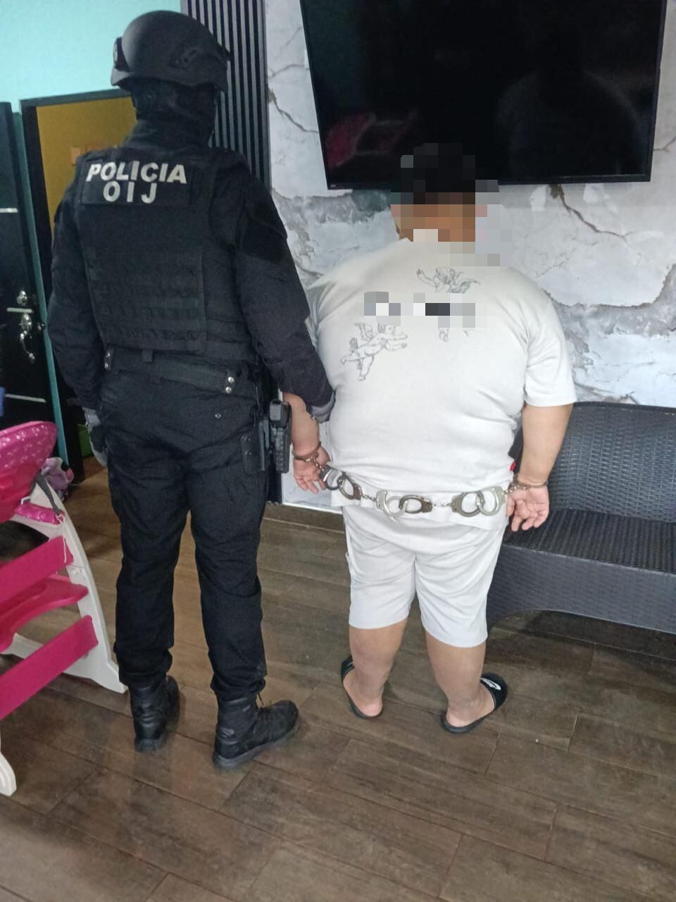 OIJ y PCD detienen a alias Gordo Julio, a su mamá y a su hermano, en Orotina, durante los operativos de este miércoles para desarticular esta banda.