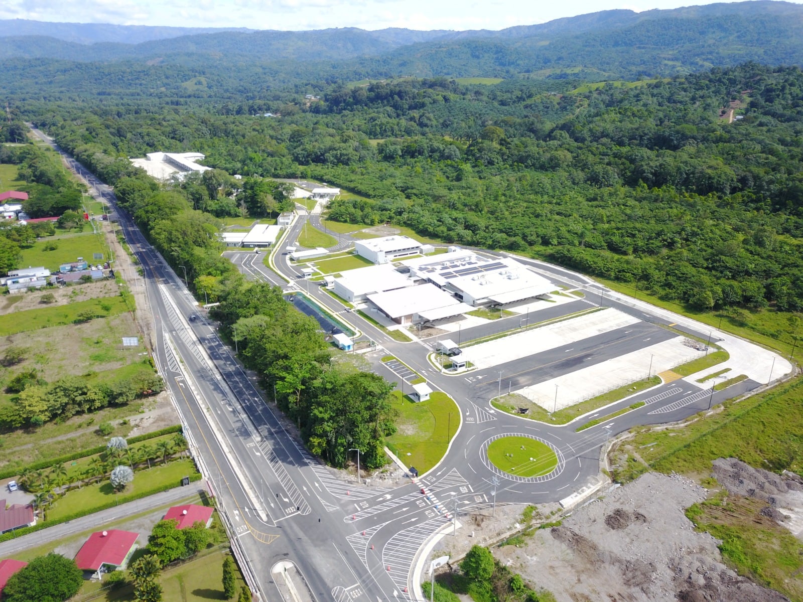 El nuevo Centro de Control Integrado Paso Canoas se ubica en Darizara, de Corredores de Puntarenas, a 4,3 kilómetros de la línea fronteriza con Panamá.