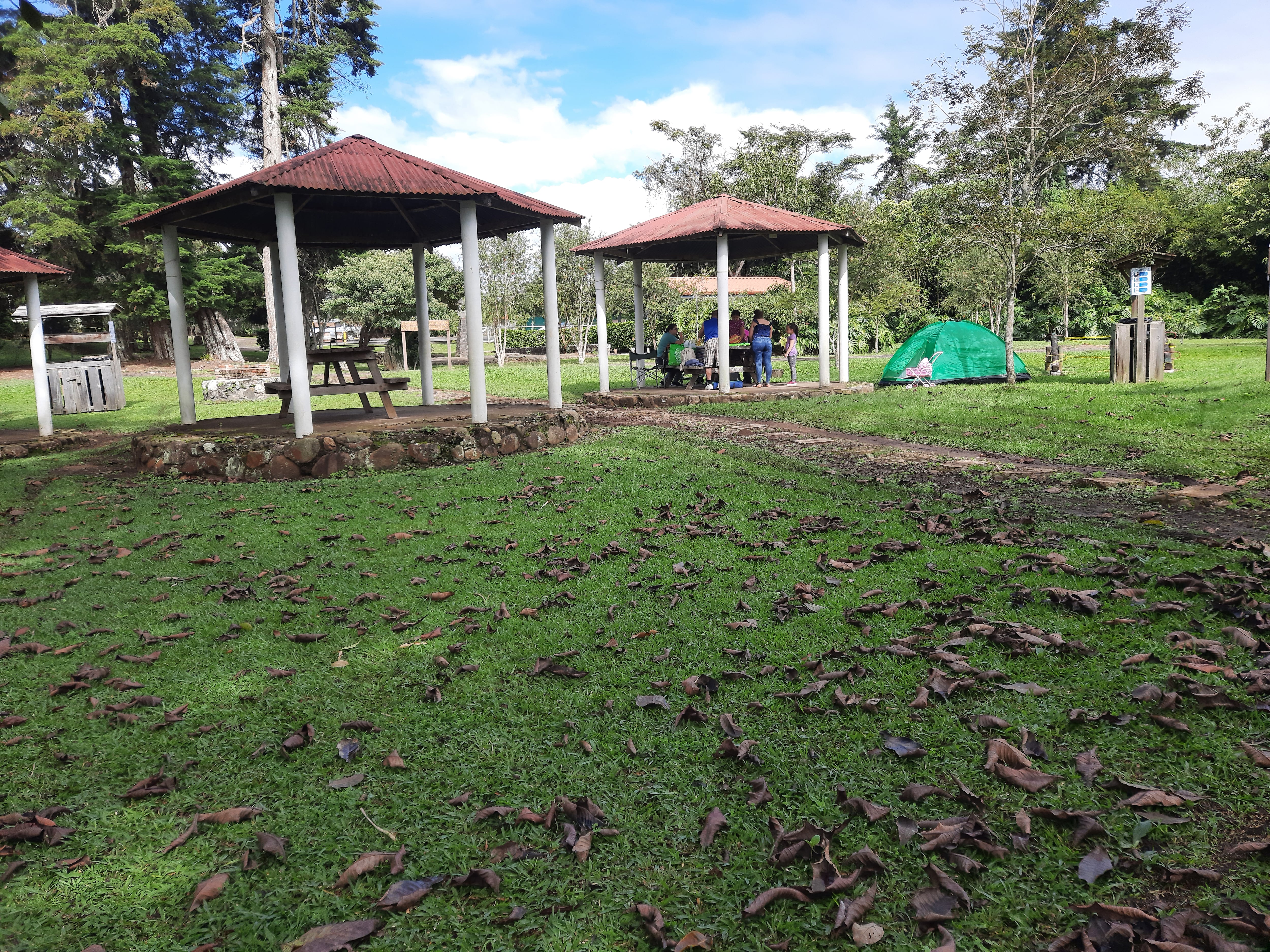 El Parque Laguna de Doña Ana, en Paraíso de Cartago, fue reabierto el pasado sábado 26 de diciembre, después de casi 10 meses de estar cerrado, debido a la pandemia ocasionada por el covid-19.