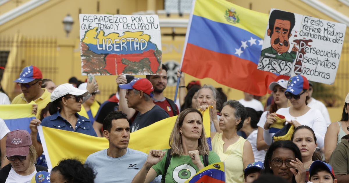 Otros de los carteles de quienes acudieron este 17 de agosto a la Plaza de la Democracia para manifestarse contra la cuestionada reelección de Maduro, llevaban mensajes como: "Agradezco por lo que tengo y declaro tu libertad" y "A esto se refiere Maduro cuando habla de persecución, asesinatos y zozobras". (Foto: cortesía)
