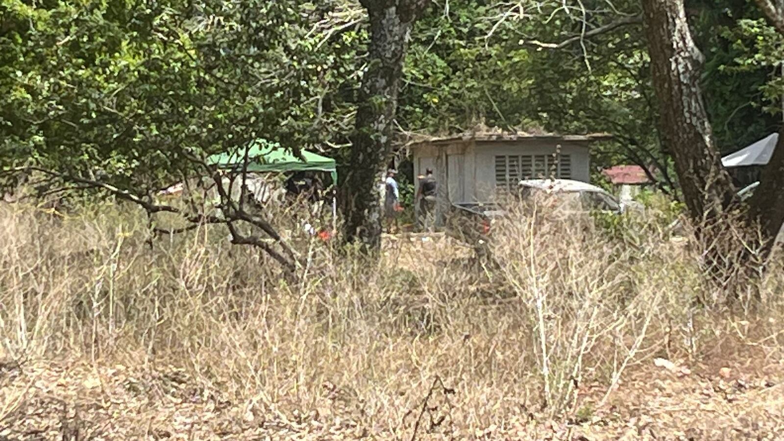 El cuerpo de una persona fue extraído en uno de los tanques que en apariencia utilizaba el líder criminal Oso en Herradura, en Garabito. Foto: La Teja