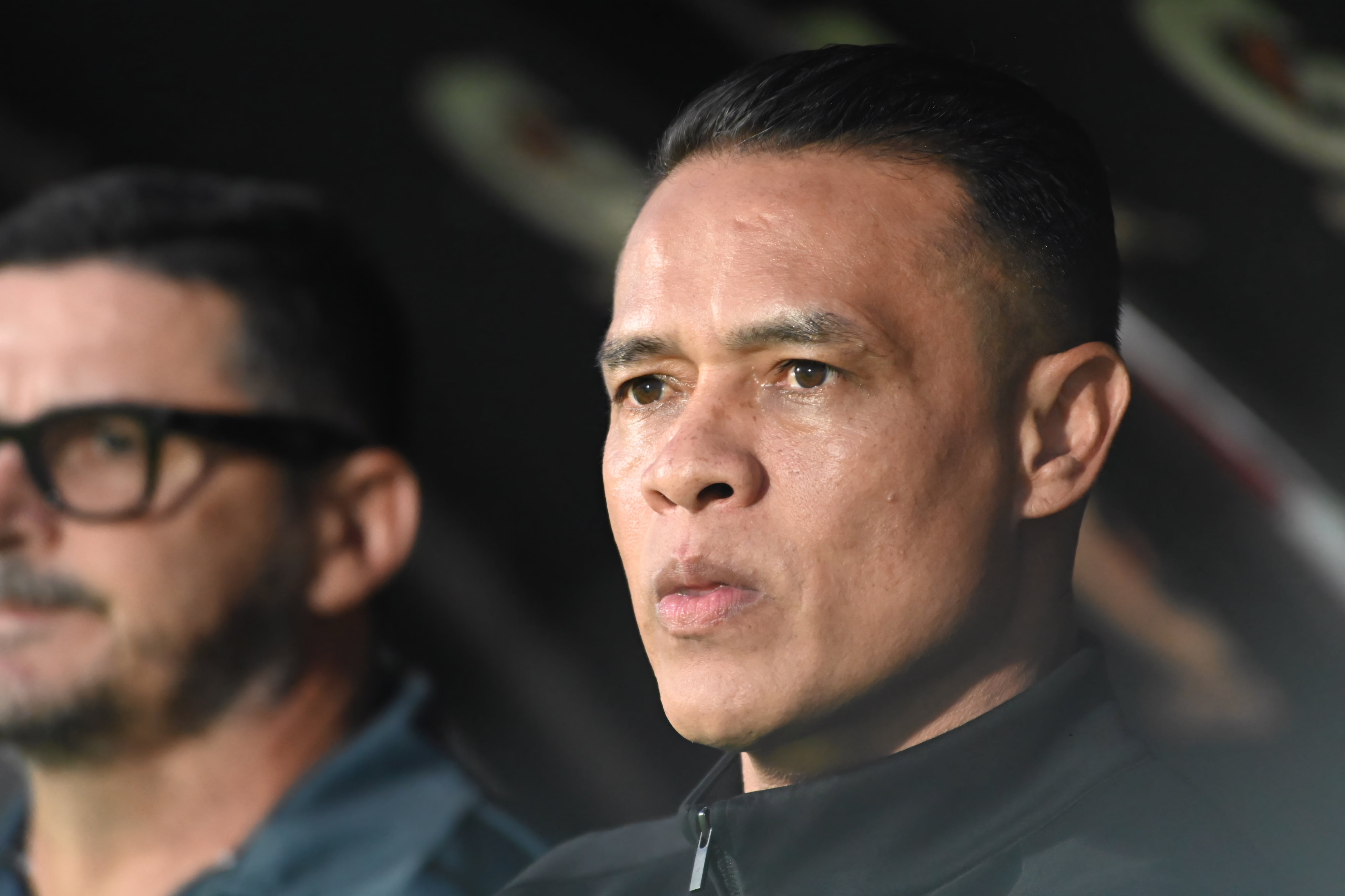 23 de agosto de 2026. Estadio Alejandro Morera Soto. 18:00 hrs. La Liga Deportiva Alajuelense juega contra la Asociación Deportiva San Carlos en partido correspondiente a la jornada 5 del Torneo de Apertura de la Liga Promérica. Otro dato relevante del juego es el retiro oficial del delantero Jonathan McDonald del fútbol. En la foto: Ismael Rescalvo técnico de la liga y Walter Centeno de San Carlos. Retiro del jugador Jonathan Mcdonald. Jugadas relevantes del partido. Foto: Albert Marin