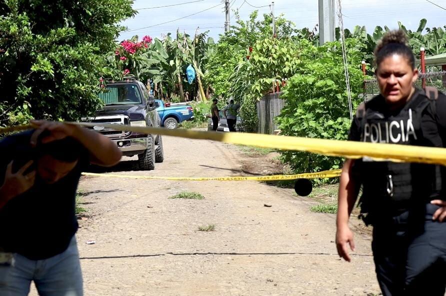 Un sujeto identificado como Alexis Javier Cambronero Salazar, de 30 años, murió apuñalado aparentemente por su cuñado, en la comunidad de Sagrada Familia, en Cariari de Pococí. La persona falleció en su automóvil, camino al centro médico.