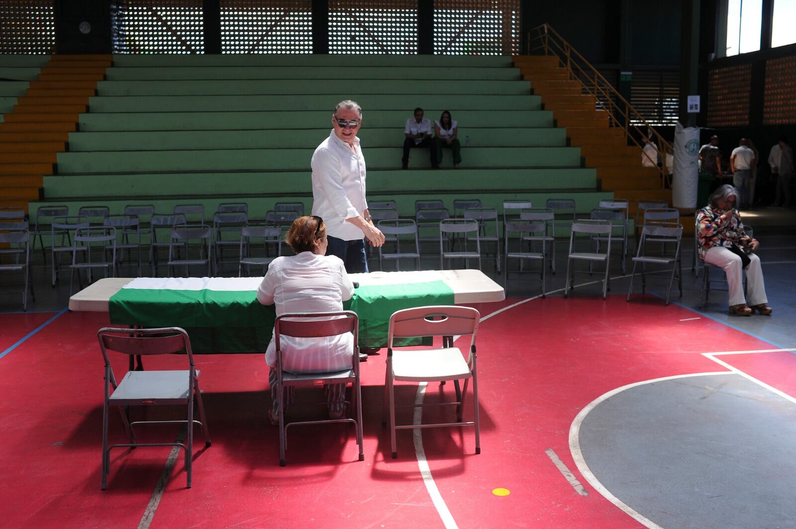 La asamblea cantonal del PLN en Alajuela no logró el cuórum requerido. Solo llegaron 39 de 56 asambleístas necesarios.