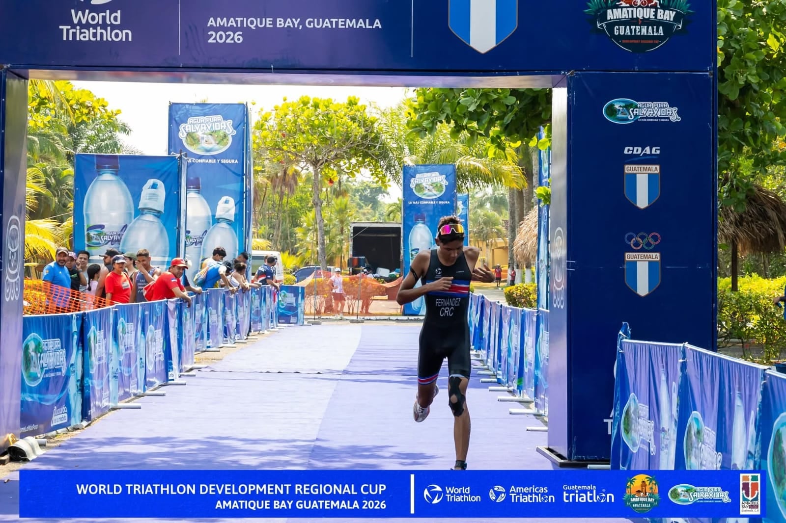 Aarón Fernández clasificó al Campeonato Mundial de Triatlón 2026 y ahora busca reunir los fondos para competir en España.