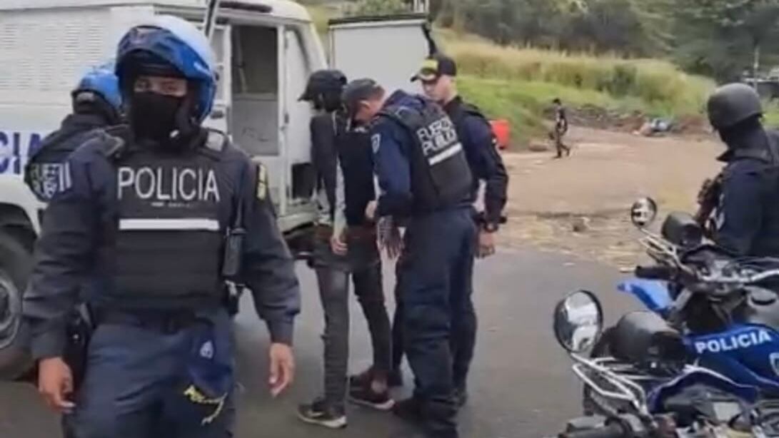 La Fuerza Pública detuvo a un hombre conocido como Chavo, sospechoso de asesinar a un niño de siete años en Alajuelita, este miércoles 25 de diciembre. Cortesía Fuerza Pública