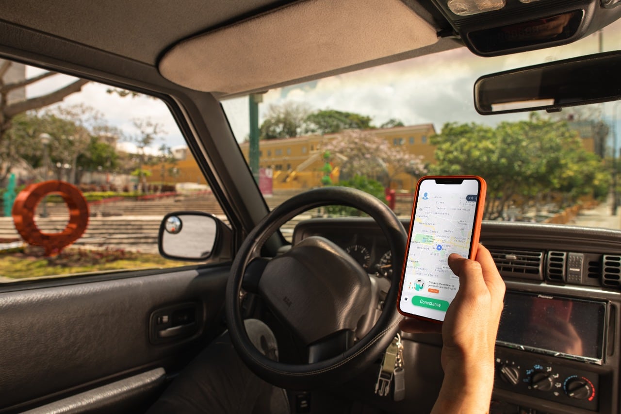 DiDi llegó a Costa Rica el 19 de noviembre del 2019 y su otra línea de servicio, DiDi Food (reparto de comida), el 4 de agosto del 2021.