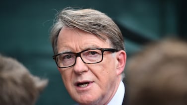 Exembajador británico fue arrestado por presunta conducta indebida vinculada al caso Epstein