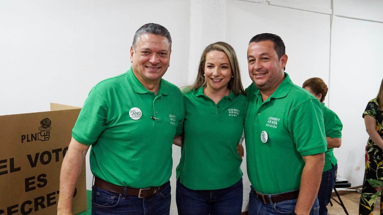 Así quedó la papeleta a la alcaldía de San José por el Partido Liberación Nacional (PLN). De izquierda a derecha, Johnny Araya, Paula Vargas y Mario Vargas, candidatos a la alcaldía, primera vicealcaldía y segunda vicealcaldía, respectivamente. Foto: PLN