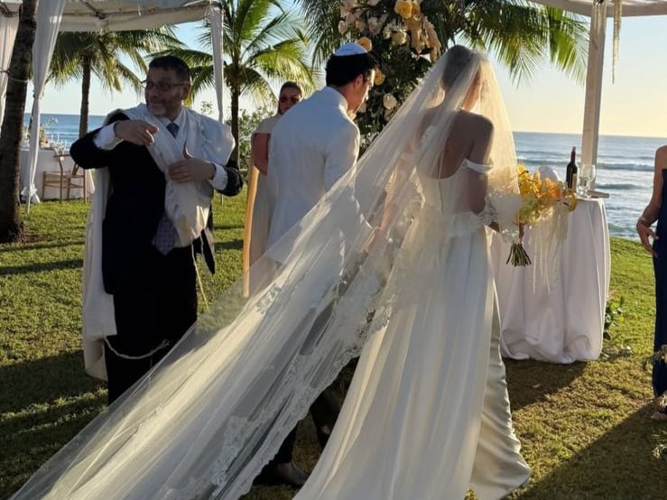Foto de la boda en Costa Rica de Jessica Lageyre y Joseph Pérez, a la que asistieron Kendall Jenner, Justin Bieber y Hailey Bieber