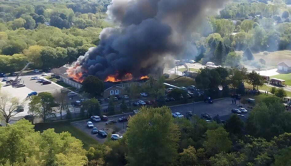 Iglesia envuelta en llamas
