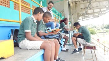Atletas del futuro sufren por lluvia y calor en descuidado Colegio Deportivo de Limón