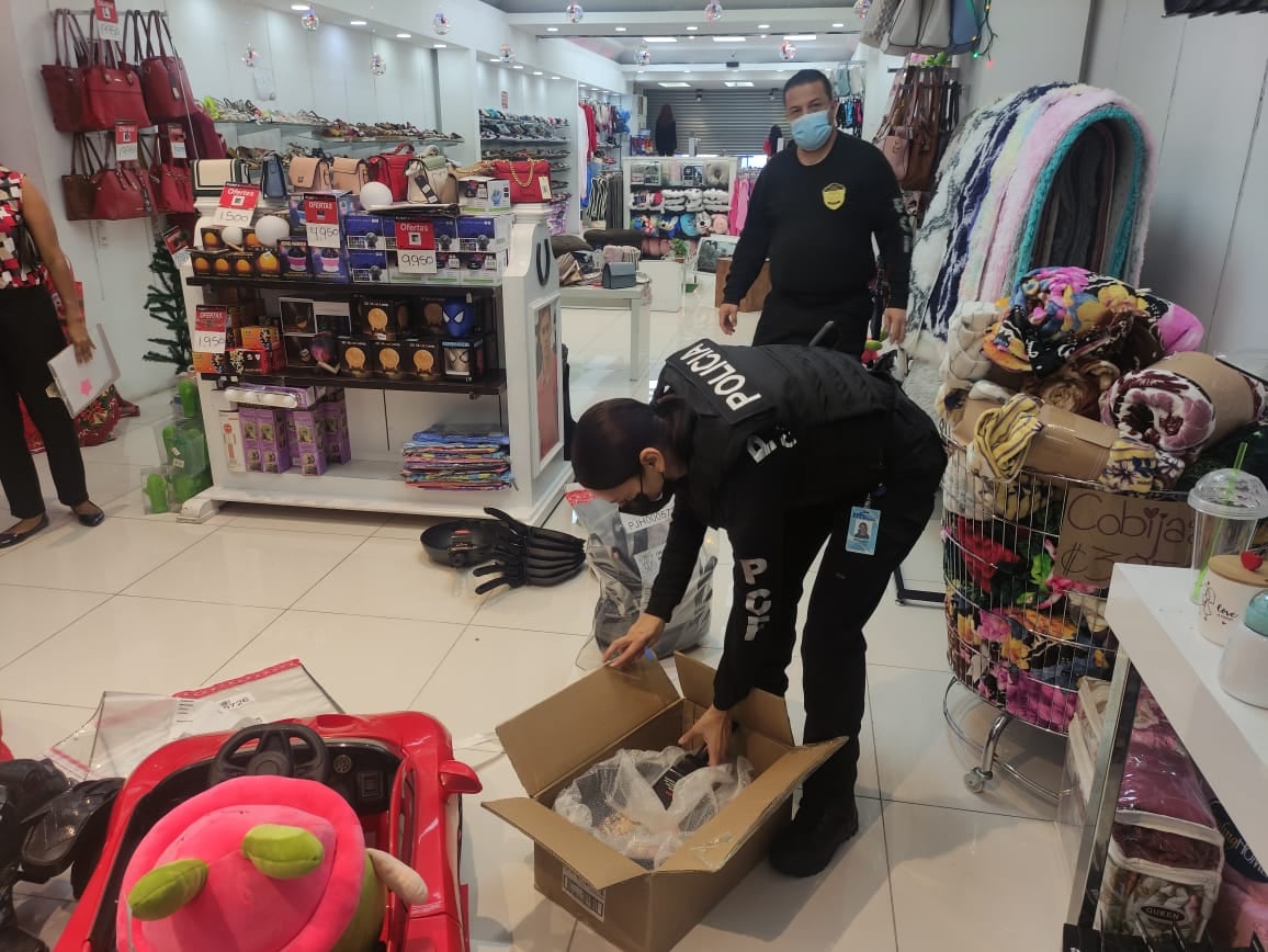 En San José, Desamparados, Alajuela y Cartago hubo allanamientos simultáneos y se decomisón mercadería que se vendía sin haber pagado impuestos. Foto: Cortesía PCF.
